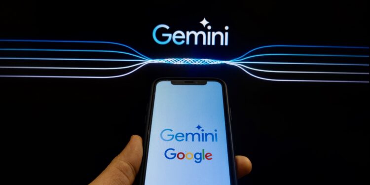 Η εφαρμογή Gemini για συσκευές Android και iOS θα κυκλοφορήσει στην Ελλάδα την 1η Ιουλίου, δήλωσαν στελέχη της εταιρείας σε εργαστήριο για τα εργαλεία τεχνητής νοημοσύνης.