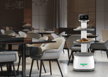 Η LG Electronics (LG) παρουσίασε το νέο LG CLOi ServeBot (μοντέλο LDLIM31), ένα αυτόνομο ρομπότ εξυπηρέτησης σχεδιασμένο να παρέχει ασφαλείς υπηρεσίες παράδοσης σε περιβάλλοντα φιλοξενίας και υγειονομικής περίθαλψης.