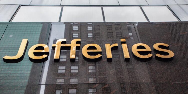 Σύμφωνα με αναλυτές του Jefferies, η φούσκα της τεχνητής νοημοσύνης αναμένεται να συνεχίσει να επεκτείνεται προτού τελικά βιώσει μια περίοδο αποπληθωρισμού.