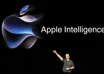 Σύμφωνα με πηγές προσκείμενες στην Apple, η νέα στρατηγική προβλέπει την ενσωμάτωση του Apple Intelligence σε μεταγενέστερες ενημερώσεις λογισμικού, οι οποίες αναμένεται να κυκλοφορήσουν τον Οκτώβριο. Αυτό σημαίνει ότι οι νέες ΑΙ λειτουργίες δεν θα είναι διαθέσιμο με την αρχική έκδοση των iOS 18, iPadOS 18 και macOS Sequoia, αλλά θα ακολουθήσει λίγες εβδομάδες αργότερα.