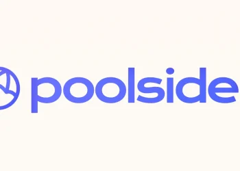 Η Poolside, μια καινοτόμα πλατφόρμα ανάπτυξης λογισμικού με βάση την τεχνητή νοημοσύνη, έχει κερδίσει την προσοχή της παγκόσμιας τεχνολογικής κοινότητας, συγκεντρώνοντας 500 εκατομμύρια δολάρια σε νέα κεφάλαια. Αυτή η εντυπωσιακή χρηματοδότηση προήλθε από έναν γύρο Series B, με επικεφαλής την Bain Capital Ventures, και συμμετοχή από κορυφαίες εταιρείες τεχνολογίας