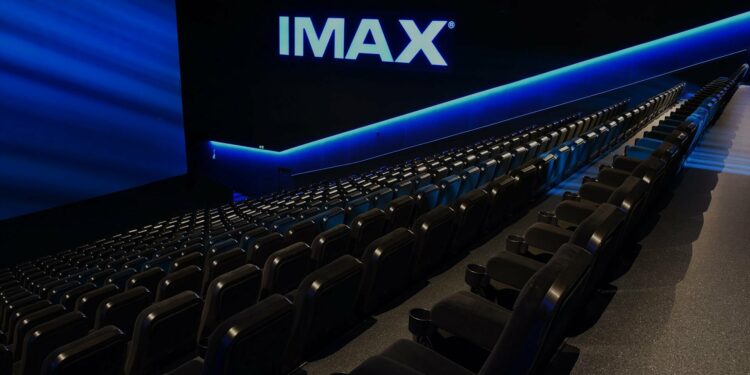 Με την παγκόσμια κατανάλωση περιεχομένου να αυξάνεται και τη ζήτηση για μη-αγγλικό περιεχόμενο να ξεπερνάει εκείνη για αγγλικές ταινίες και εκπομπές, η IMAX αξιοποιεί την τεχνητή νοημοσύνη για την κλιμάκωση της τοπικοποίησης στο πρωτότυπο περιεχόμενό της.