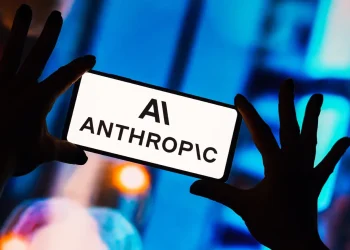 Η Anthropic φέρεται να βρίσκεται σε συζητήσεις για την άντληση $2B σε αποτίμηση $60B, με επικεφαλής τη Lightspeed Ο ανταγωνιστής της OpenAI, η Anthropic, βρίσκεται σε συζητήσεις για την άντληση νέων κεφαλαίων ύψους 2 δισ. δολαρίων σε έναν γύρο χρηματοδότησης υπό την ηγεσία της Lightspeed Venture Partners, σύμφωνα με την Wall Street Journal.