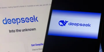 Το AI chatbot DeepSeek έχει κατακλύσει τον κόσμο, κατακτώντας την κορυφή των charts των app store και στέλνοντας τη Silicon Valley και τη Wall Street σε κατάρρευση. Ως παρακλάδι του κινεζικού hedge fund High-Flyer, η αναλογία κόστους-απόδοσης του DeepSeek είναι εντυπωσιακή σε σύγκριση με τις καθιερωμένες εταιρείες όπως η OpenAI. Ωστόσο, οι αναφορές τεκμηριώνουν όλο και περισσότερο ορισμένα από τα πράγματα που το chatbot της AI δεν είναι πρόθυμο να συζητήσει, συμπεριλαμβανομένων ακανθώδους θεμάτων όπως οι διαδηλώσεις και η σφαγή στην πλατεία Τιενανμέν και η Ταϊβάν.