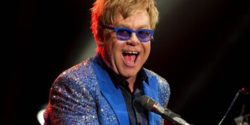 Ο Sir Elton John προειδοποίησε ότι η τεχνητή νοημοσύνη θα «αποδυναμώσει και θα απειλήσει ακόμη περισσότερο τα κέρδη των νέων καλλιτεχνών», καθώς υποστήριξε την κριτική του Sir Paul McCartney για την προτεινόμενη αναθεώρηση της νομοθεσίας περί πνευματικών δικαιωμάτων.