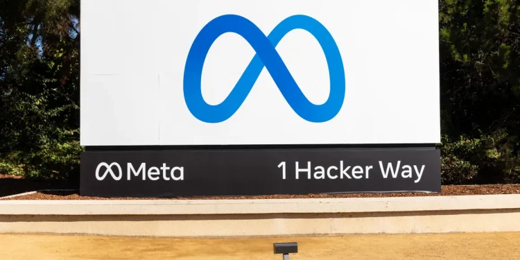 Το σχέδιο της Meta να εξαπολύσει προφίλ AI Bot θα μπορούσε πραγματικά να λειτουργήσει Αν νομίζατε ότι το 2024 ήταν μια μεγάλη χρονιά για τις κοινωνικές πλατφόρμες που προωθούν στοιχεία AI στις εφαρμογές τους, δεν έχετε δει τίποτα ακόμα, με τη Meta να θέλει να φέρει ακόμα περισσότερη AI στις ροές σας κατά τη διάρκεια του επόμενου έτους. Πώς θα το κάνει αυτό; Λοιπόν, πέρα από την εισαγωγή AI chatbots σε κάθε πτυχή που μπορεί, το επόμενο σχέδιο της Meta είναι να αναπτύξει εκατομμύρια γεννητικούς χαρακτήρες AI και να τους βάλει να παριστάνουν πραγματικούς χρήστες στο Facebook και το Instagram. Σύμφωνα με τον Connor Hayes, αντιπρόεδρο προϊόντος της Meta για το gen AI, σύντομα, θα υπάρχει μια ολόκληρη σειρά από νέα προφίλ AI που θα ενεργοποιούνται μέσα στις εφαρμογές της.