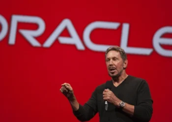 Ο πρόεδρος της Oracle Larry Ellison δήλωσε ότι η τεχνητή νοημοσύνη (AI) μπορεί να ανιχνεύσει τον καρκίνο, να βοηθήσει στην ανάπτυξη ενός εμβολίου καθώς και σε 48 ώρες να κάνει αυτό το εμβόλιο διαθέσιμο για κάθε άτομο. Ο Έλισον το είπε αυτό σε μια συγκέντρωση στον Λευκό Οίκο, στην οποία συμμετείχε επίσης ο διευθύνων σύμβουλος της SoftBank Masayoshi Son και ο διευθύνων σύμβουλος της OpenAI Σαμ Άλτμαν.