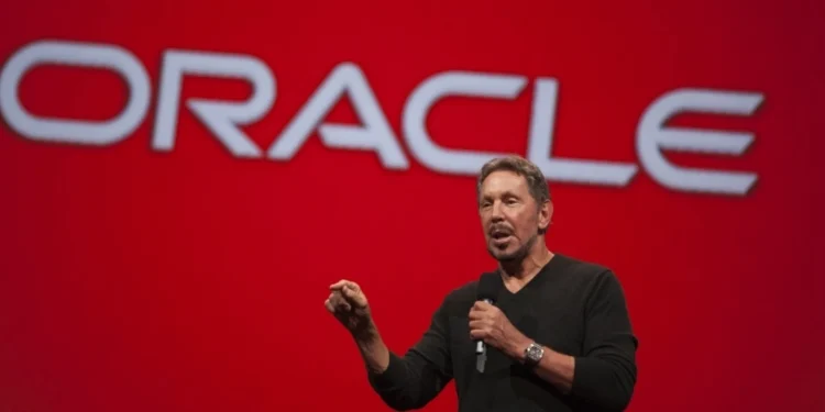 Ο πρόεδρος της Oracle Larry Ellison δήλωσε ότι η τεχνητή νοημοσύνη (AI) μπορεί να ανιχνεύσει τον καρκίνο, να βοηθήσει στην ανάπτυξη ενός εμβολίου καθώς και σε 48 ώρες να κάνει αυτό το εμβόλιο διαθέσιμο για κάθε άτομο. Ο Έλισον το είπε αυτό σε μια συγκέντρωση στον Λευκό Οίκο, στην οποία συμμετείχε επίσης ο διευθύνων σύμβουλος της SoftBank Masayoshi Son και ο διευθύνων σύμβουλος της OpenAI Σαμ Άλτμαν.