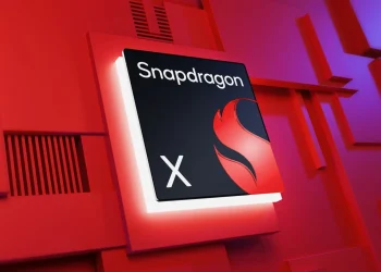 Η Qualcomm έχει πολύ δρόμο μπροστά της: Σύμφωνα με μια πρόσφατη έκθεση του κλάδου, η Qualcomm κατέλαβε μόλις το 0,8% της αγοράς PC το γ' τρίμηνο του 2024. Η εταιρεία δήλωσε ότι ο Snapdragon X θα τροφοδοτεί μια σειρά από PC Copilot+, τα μηχανήματα Windows 11 της Microsoft με εργαλεία και εφαρμογές που βασίζονται στην τεχνητή νοημοσύνη, που θα κυκλοφορήσουν το πρώτο τρίμηνο και η τιμή τους θα κυμαίνεται γύρω στα 600 δολάρια. Συσκευάζοντας την CPU Oryon της Qualcomm με οκτώ πυρήνες χρονισμένους έως και 3 GHz, ο Snapdragon X διαθέτει επίσης μια μονάδα νευρωνικής επεξεργασίας (NPU), η οποία υποτίθεται ότι επιταχύνει τα φορτία εργασίας AI.