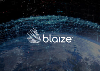 Η Blaize ξεκίνησε το 2011 και έχει συγκεντρώσει 335 εκατομμύρια δολάρια από επενδυτές όπως η Samsung και η Mercedes-Benz. Με έδρα το Ελ Ντοράντο Χιλς της Καλιφόρνια, επικεντρώνεται στην κατασκευή τσιπ τεχνητής νοημοσύνης για ακραίες εφαρμογές. Αντί να χρησιμοποιούνται κυρίως σε τεράστια κέντρα δεδομένων (όπως αυτά της Nvidia), τα τσιπ της προορίζονται να ενσωματωθούν σε έξυπνα προϊόντα όπως κάμερες ασφαλείας, drones και βιομηχανικά ρομπότ.