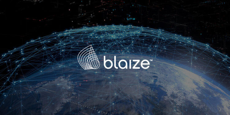 Η Blaize ξεκίνησε το 2011 και έχει συγκεντρώσει 335 εκατομμύρια δολάρια από επενδυτές όπως η Samsung και η Mercedes-Benz. Με έδρα το Ελ Ντοράντο Χιλς της Καλιφόρνια, επικεντρώνεται στην κατασκευή τσιπ τεχνητής νοημοσύνης για ακραίες εφαρμογές. Αντί να χρησιμοποιούνται κυρίως σε τεράστια κέντρα δεδομένων (όπως αυτά της Nvidia), τα τσιπ της προορίζονται να ενσωματωθούν σε έξυπνα προϊόντα όπως κάμερες ασφαλείας, drones και βιομηχανικά ρομπότ.