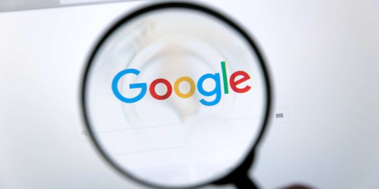 Η Αρχή Ανταγωνισμού και Αγορών - η αντιμονοπωλιακή αρχή του Ηνωμένου Βασιλείου - δεν χάνει χρόνο με την υποβολή της πρώτης επίσημης έρευνας για το 2025 σύμφωνα με τους νέους κανόνες της που τέθηκαν σε ισχύ αυτόν τον μήνα. Εξετάζει την κυριαρχία της Google στην αγορά της Αναζήτησης, συμπεριλαμβανομένης της νέας εργασίας που κάνει στην αναζήτηση με τεχνητή νοημοσύνη, καθώς και τη γιγαντιαία επιχείρηση διαφημίσεων αναζήτησης, και ποια διορθωτικά μέτρα θα μπορούσε να επιβάλει για τη βελτίωση του ανταγωνισμού στο χώρο.