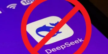 Η DeepSeek, η κινεζική εταιρεία τεχνητής νοημοσύνης, προκαλεί την οργή των ρυθμιστικών αρχών σε όλο τον κόσμο. Τα ιογενή μοντέλα τεχνητής νοημοσύνης και οι εφαρμογές chatbot της DeepSeek έχουν απαγορευτεί από έναν αυξανόμενο αριθμό χωρών και κυβερνητικών φορέων, οι οποίοι έχουν εκφράσει ανησυχίες σχετικά με τις πρακτικές δεοντολογίας, προστασίας της ιδιωτικής ζωής και ασφάλειας της DeepSeek.