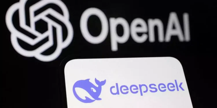 Η Microsoft και η OpenAI διερευνούν μια πιθανή παραβίαση του συστήματος της εταιρείας τεχνητής νοημοσύνης από μια ομάδα που φέρεται να συνδέεται με την κινεζική νεοφυή εταιρεία τεχνητής νοημοσύνης DeepSeek. Σύμφωνα με το Bloomberg, η έρευνα πηγάζει από ύποπτη δραστηριότητα εξαγωγής δεδομένων που εντοπίστηκε στα τέλη του 2024 μέσω της διεπαφής προγραμματισμού εφαρμογών (API) της OpenAI, προκαλώντας ευρύτερες ανησυχίες σχετικά με τον διεθνή ανταγωνισμό AI. Η Microsoft, ο μεγαλύτερος χρηματοδότης της OpenAI, εντόπισε πρώτη την εξαγωγή δεδομένων μεγάλης κλίμακας και ενημέρωσε τον κατασκευαστή του ChatGPT για το περιστατικό. Πηγές πιστεύουν ότι η δραστηριότητα μπορεί να παραβίασε τους όρους χρήσης του OpenAI ή ότι η ομάδα μπορεί να εκμεταλλεύτηκε κενά για να παρακάμψει τους περιορισμούς που περιόριζαν το μέγεθος των δεδομένων που μπορούσαν να συλλέξουν.