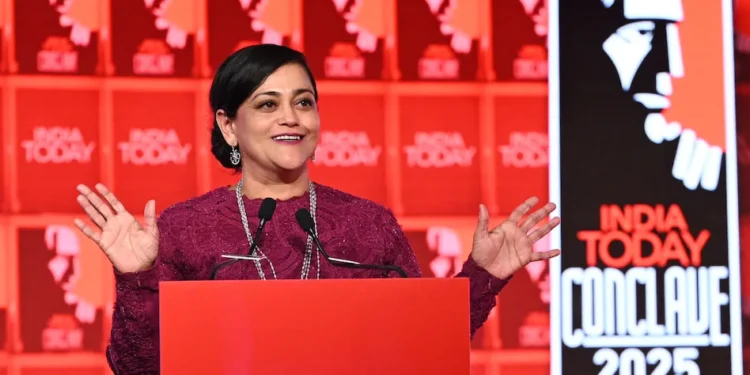 Η A-POP είναι ρευστή, ηλεκτρονική, συνεργατική και δημοκρατική. Το A-POP δεν είναι ρομποτικό. Είναι άνθρωποι που συνεργάζονται με μηχανές για να δημιουργήσουν έναν νέο ήχο. Οι στίχοι γράφονται από ανθρώπους, συντίθενται από τεχνητή νοημοσύνη, τραγουδιούνται από τεχνητή νοημοσύνη. Ή μερικές φορές, ένα τραγούδι που δημιουργείται από τεχνητή νοημοσύνη θα μπορούσε να σημαίνει στίχους από μηχανή, που συντίθενται από ανθρώπους και τραγουδιούνται από τεχνητή νοημοσύνη. Παραμένοντας πιστοί στην ηγετική θέση που κατέχουμε στον κλάδο μας στη χρήση τεχνολογίας αιχμής για την προώθηση της καινοτομίας, ο Όμιλος India Today (ITG) κάνει σήμερα ένα ακόμη ιστορικό άλμα. Πριν από δύο χρόνια, η ITG παρουσίασε μια πρωτοποριακή πρωτοβουλία με την πρώτη ινδική παρουσιάστρια ειδήσεων με τεχνητή νοημοσύνη, τη Sana. Από τότε, συνεχίσαμε να εξελισσόμαστε. Η AI news anchor μας έχει αυξηθεί πολλαπλά, όπως και οι προσπάθειές μας να παραμείνουμε μπροστά από την καμπύλη.