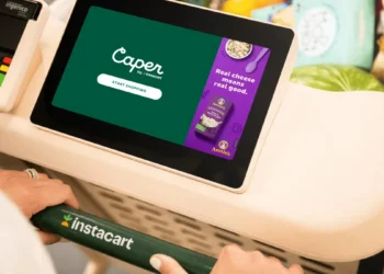 Η Instacart (CART) αυξάνει την εξάρτησή της από την τεχνητή νοημοσύνη για να βοηθήσει τους πελάτες να ψωνίζουν ευκολότερα σύμφωνα με τις διατροφικές τους ανάγκες ή για να τους βοηθήσει να προσφέρουν υγιεινές επιλογές. Η εταιρεία ανακοίνωσε μια νέα λειτουργία, το Smart Shop, που βοηθά τους πελάτες να φιλτράρουν την εμπειρία των αγορών τους με βάση τις ανάγκες υγείας. Αυτό περιλαμβάνει ρυθμίσεις για 14 διατροφικές προτιμήσεις, συμπεριλαμβανομένων των ρυθμίσεων χωρίς γλουτένη, υψηλής περιεκτικότητας σε πρωτεΐνες, χαμηλών υδατανθράκων, βιολογικών προϊόντων και χωρίς συντηρητικά. Υπάρχουν επίσης 30 ετικέτες υγείας στα προϊόντα, συμπεριλαμβανομένων των προϊόντων χωρίς γλουτένη, χορτοφαγίας, καρδιακής υγείας, υψηλής περιεκτικότητας σε φυτικές ίνες, υψηλής περιεκτικότητας σε πρωτεΐνες, κετονοθεραπείας, χωρίς λακτόζη, ελάχιστα επεξεργασμένα, εκτροφής σε βοσκότοπους, χωρίς συντηρητικά, χωρίς τεχνητά χρώματα, χωρίς τεχνητές γεύσεις, χωρίς ΓΤΟ, χορτοφάγος, χορτοφάγος και άγριας αλιείας.