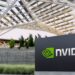Η Nvidia θα παράγει μαζικά υπερυπολογιστές AI στο Τέξας στο πλαίσιο της ώθησης 500 δισ. δολαρίων στις ΗΠΑ Η Nvidia, η κατασκευάστρια εταιρεία τσιπ που τροφοδοτεί μεγάλο μέρος της σημερινής έκρηξης της τεχνητής νοημοσύνης, ανακοίνωσε τη Δευτέρα την ώθηση για την παραγωγή υπερυπολογιστών AI της NVIDIA εξ ολοκλήρου στις ΗΠΑ για πρώτη φορά.