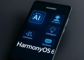 Η Huawei παρουσίασε το HarmonyOS 6, όπου η τεχνητή νοημοσύνη είναι ο πυρήνας του λειτουργικού. Οι πράκτορες AI δίνουν στους προγραμματιστές τη δυνατότητα να δημιουργούν εφαρμογές χωρίς εκπαίδευση μοντέλων. Πάνω από 50 πράκτορες από κινεζικές πλατφόρμες θα είναι διαθέσιμοι. Η πλατφόρμα έχει 8 εκατ. προγραμματιστές και λειτουργεί σε πάνω από 40 συσκευές. Αν και υστερεί σε παγκόσμια παρουσία, η Huawei εστιάζει στις πιο χρησιμοποιούμενες εφαρμογές. Παράλληλα, παρουσίασε τα μοντέλα Pangu 5.5 για βιομηχανική χρήση, με στόχο πέντε βασικούς τομείς. Το HarmonyOS 6 ενισχύει τη στροφή της Huawei προς το λογισμικό και τις υπηρεσίες.