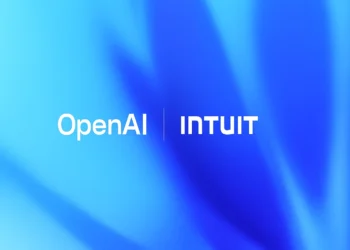 Η Intuit υπέγραψε πολυετή συμφωνία άνω των $100 εκατ. με την OpenAI για να ενσωματώσει εφαρμογές όπως TurboTax, QuickBooks, Credit Karma και Mailchimp στο ChatGPT. Οι χρήστες θα μπορούν να ολοκληρώνουν οικονομικές εργασίες, να λαμβάνουν εξατομικευμένες απαντήσεις και να αξιοποιούν τα δεδομένα τους με ασφάλεια, εντός της πλατφόρμας.