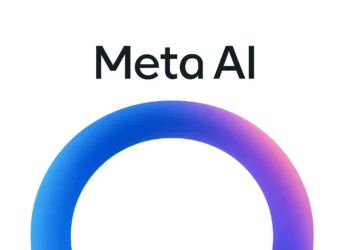 Η Meta υπέγραψε πολυετείς συμφωνίες αδειοδότησης με τους CNN, Fox News και USA Today, για να ενσωματώσει ειδησεογραφικό περιεχόμενο σε πραγματικό χρόνο στο Meta AI, αντιστρέφοντας έτσι την πολιτική απομάκρυνσης από τις ειδήσεις που ακολούθησε το 2024. Αυτή η στρατηγική στροφή σηματοδοτεί μια ριζική αλλαγή: η Meta γίνεται εκ νέου πληρωτής-εταίρος σε ειδησεογραφικά μέσα, την ώρα που εντείνεται ο πόλεμος του κλάδου ενάντια στην αυτοματοποιημένη εξαγωγή περιεχομένου (data scraping).