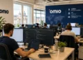 Η Omio αξιοποιεί τα μοντέλα της OpenAI και το Codex για να επιταχύνει την ανάπτυξη λογισμικού, μειώνοντας δραστικά τους χρόνους υλοποίησης νέων ταξιδιωτικών υπηρεσιών. Παράλληλα, η εταιρεία χρησιμοποιεί τεχνητή νοημοσύνη για τη δημιουργία συνομιλιακών κρατήσεων ταξιδιών που βασίζονται σε δεδομένα μεταφορών σε πραγματικό χρόνο, διατηρώντας πάντα τον άνθρωπο υπεύθυνο για τον τελικό έλεγχο και τις επιχειρηματικές αποφάσεις.