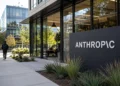 Anthropic και open-weight μοντέλα: Γιατί ο δημιουργός του Claude απομονώνεται στη Silicon Valley